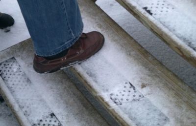 thumb_tread-snow-on-stairs
