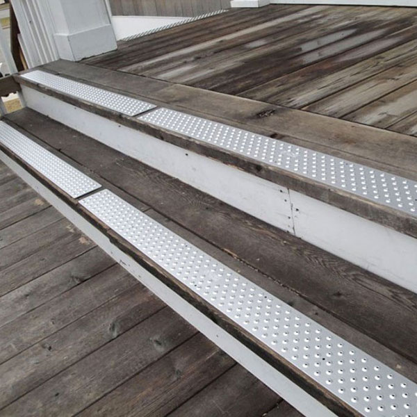 Atlas drempel Uitstekend HandiTreads® Aluminum Non Slip Stair Treads, Nosings, and Pads - HandiRamp