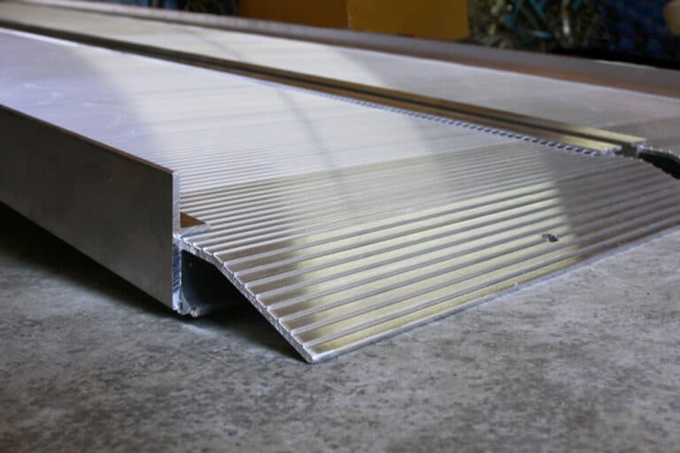 Single Threaded Ramp EZ-ACCESS® TRAVERSE® Singlefold Ramp - HandiRamp