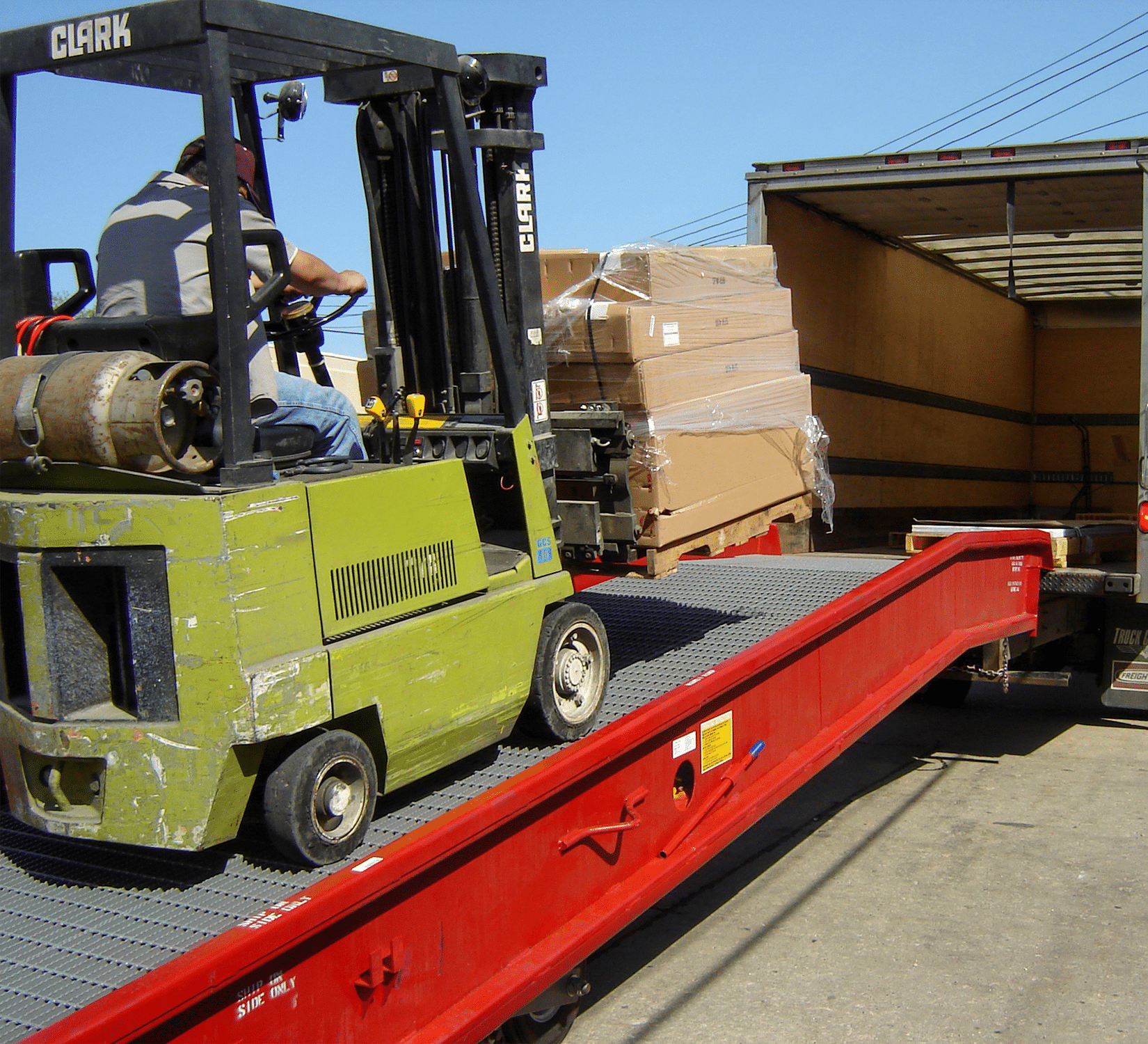 Portable Forklift Ramps for Containers: The Ideal Solution for Loading ...